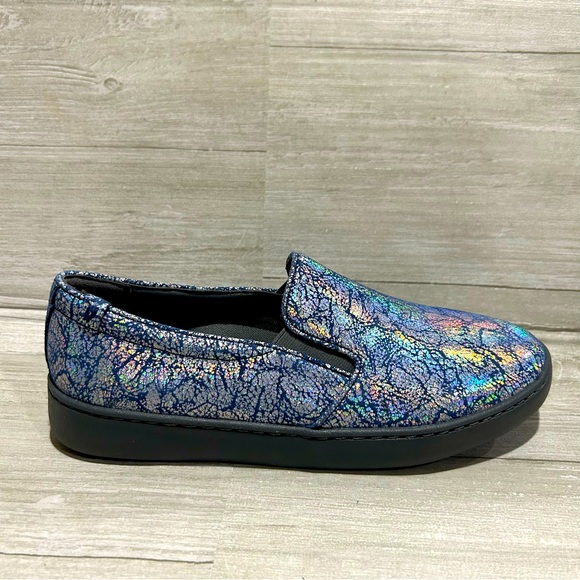 vionic avery slip on